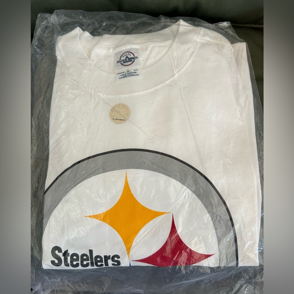 Steelers White T-Shirt with Logo - New in sealed bag -size XL